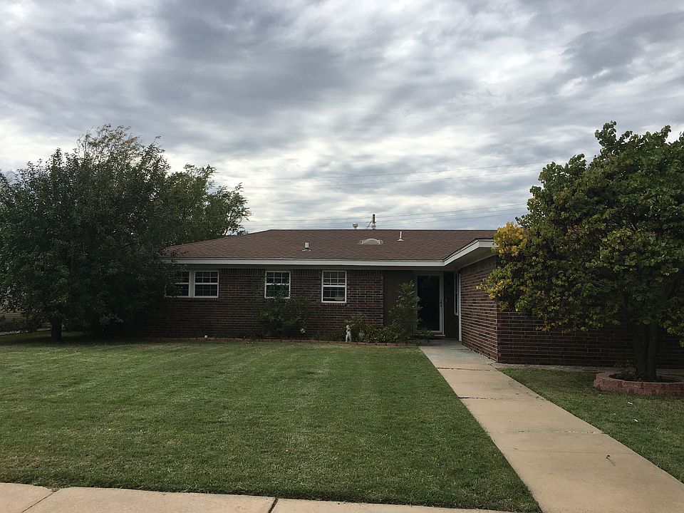 3/2/2  Brick Corner Lot