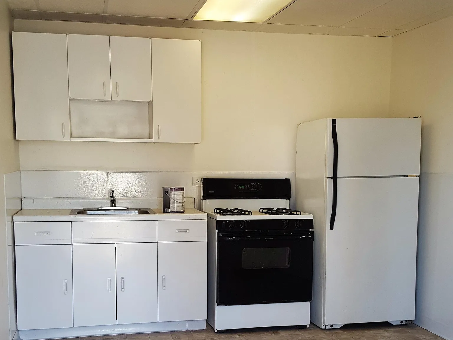 420 Hazelton St — Photo 2