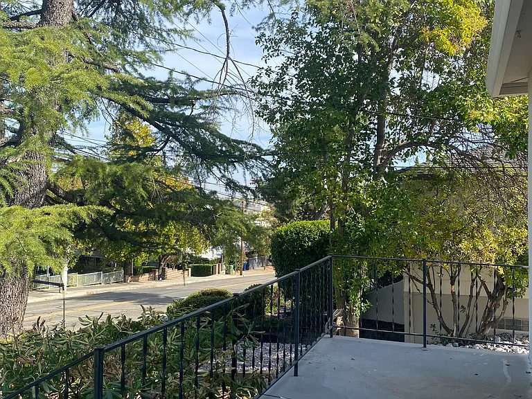 2055 Gold St — Photo 3