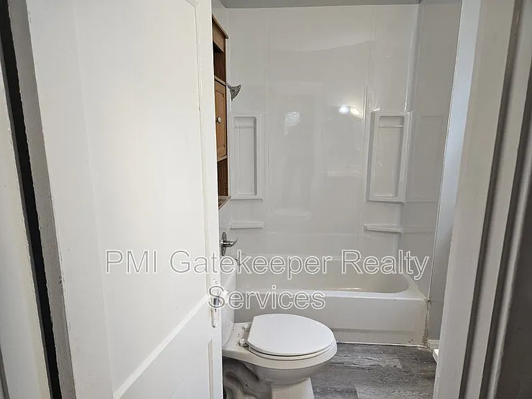 5402 Rolston Ave — Photo 14