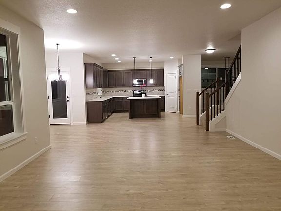 5th image of 125 NE 63rd Ave