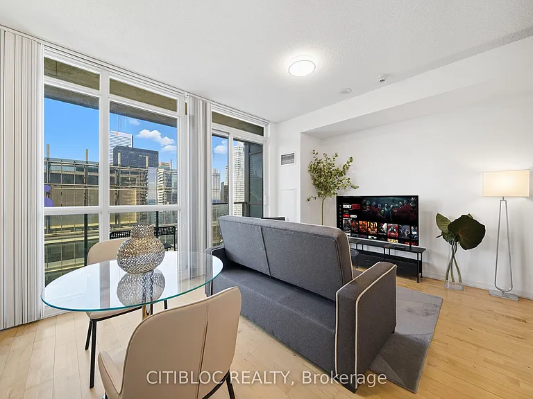 65 Bremner Blvd #4007 — Photo 13