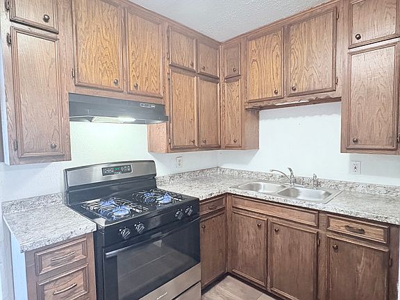 5th image of 1004 Powell Rd
