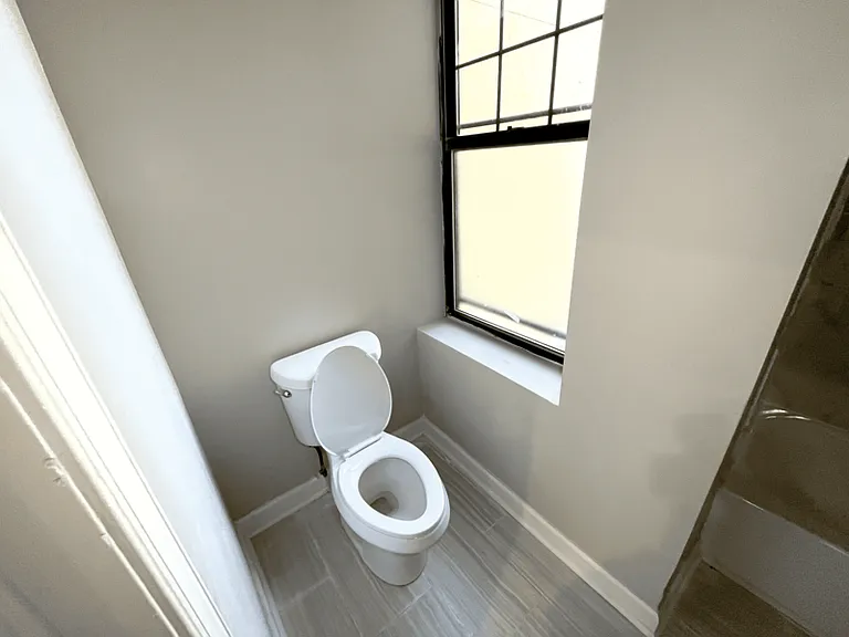 200 E 22nd St #1 — Photo 9
