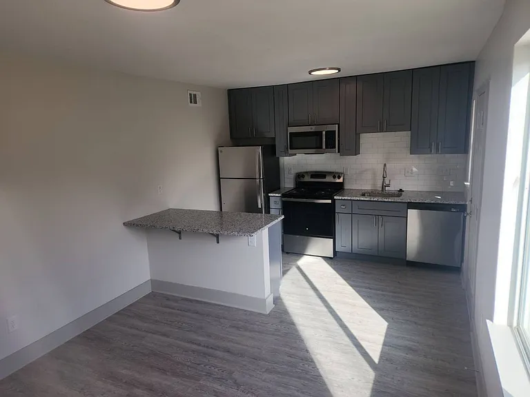 Emory Woods Apartments — Photo 14