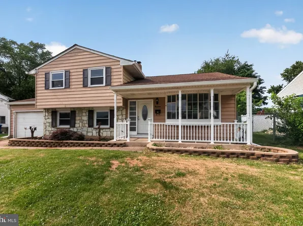 19 Lansberry Dr, Burlington, NJ 08016