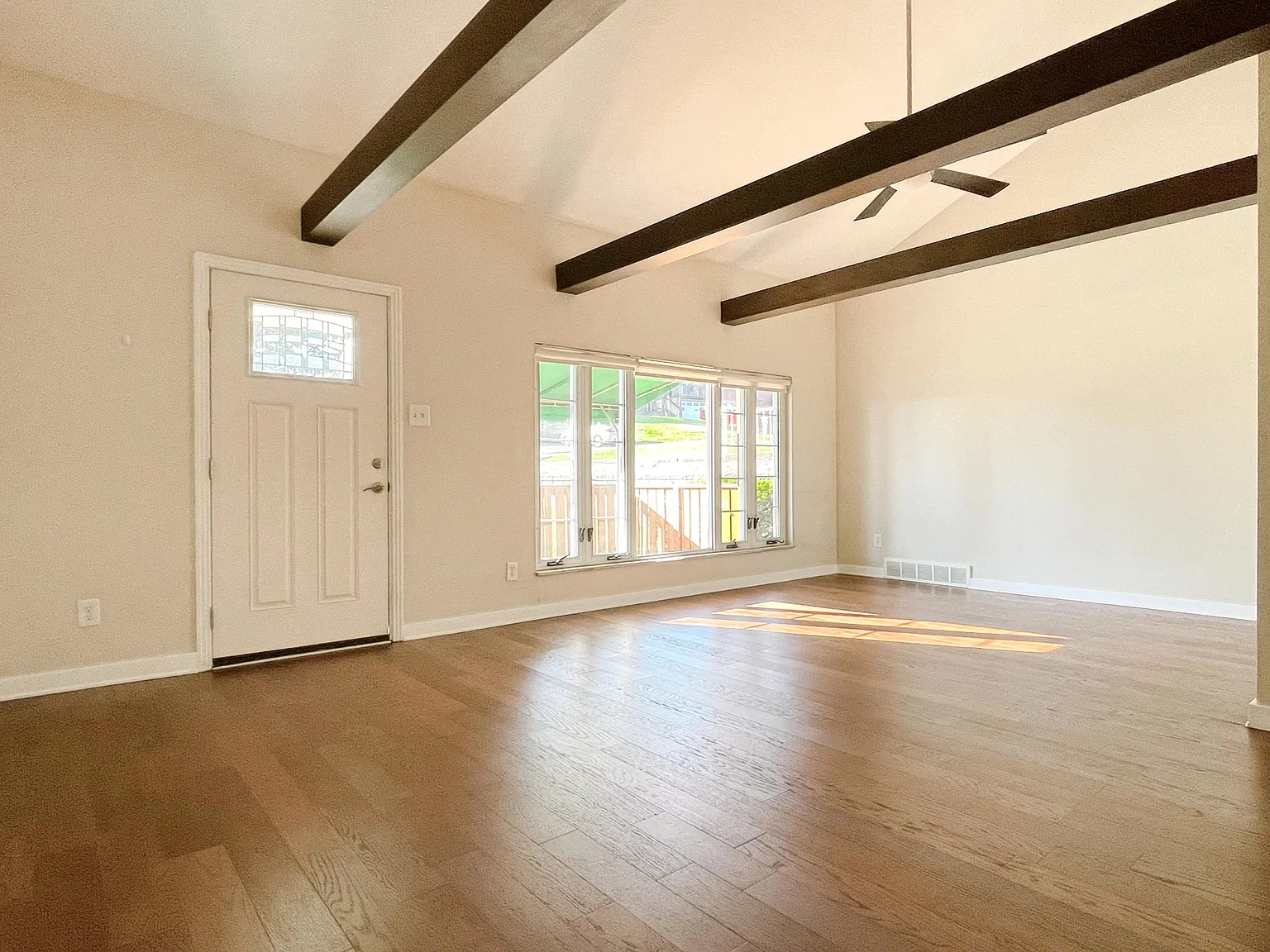 3 bed, 940 sqft, $1,700 — Photo 4