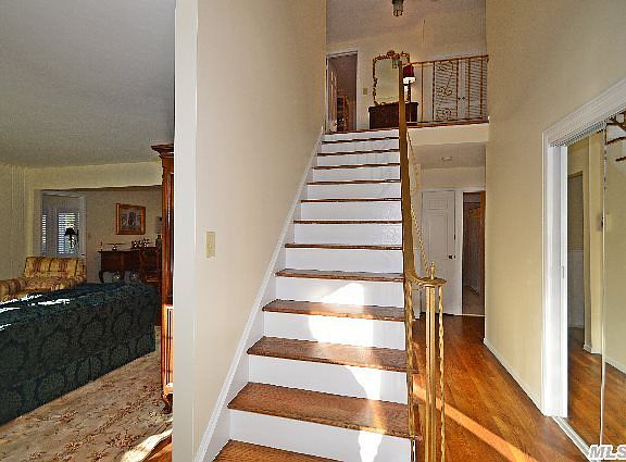 3rd image of 7 Doxey Dr