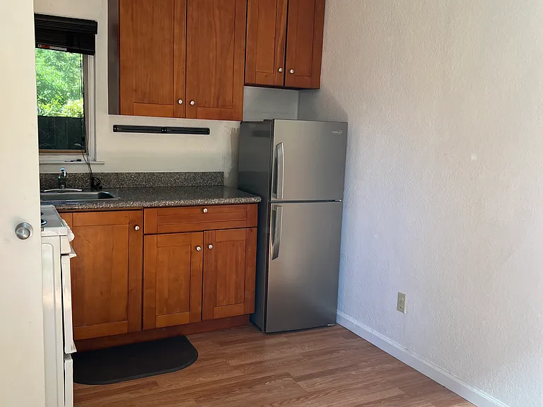 1572 Beaver St #B — Photo 5