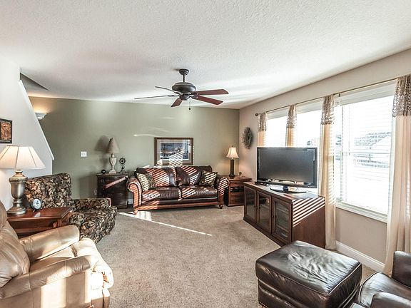 2nd image of 2420 Clayton Dr