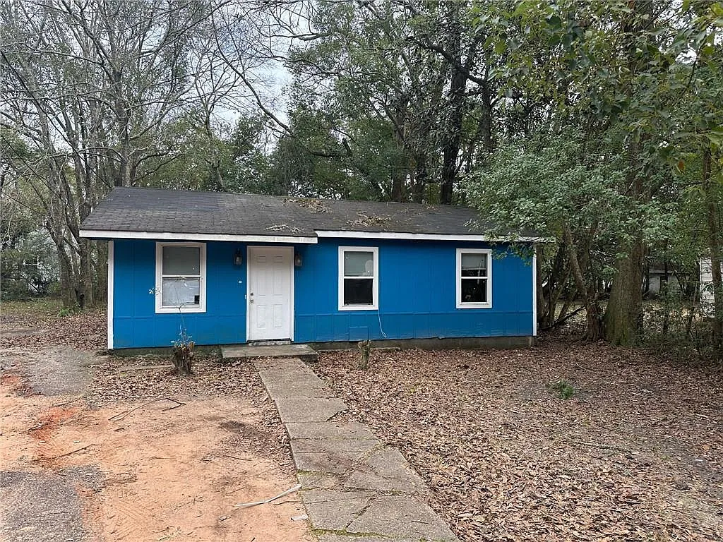 3 bed, 1.0 bath, 792 sqft, $1,150 — Photo 1