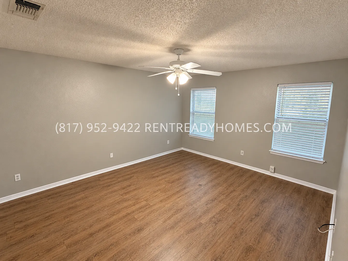 208 Oak Meadow Ln - 3-Bedroom Cedar Hill Home With Fenced Backyard — Photo 4