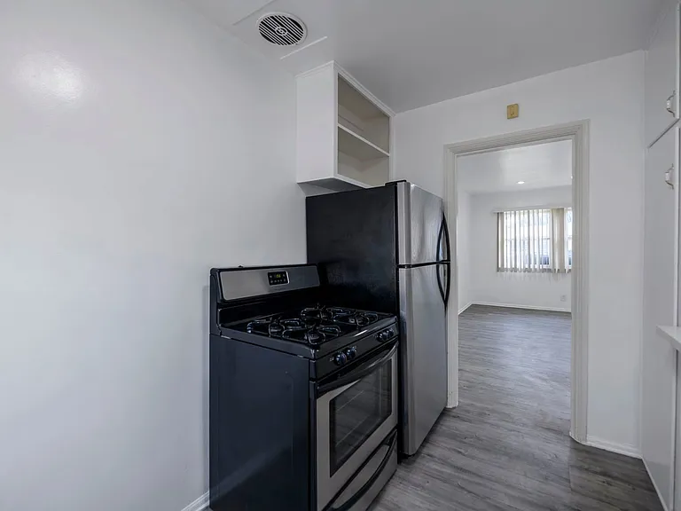 12415 Cedar Ave #E — Photo 5