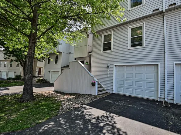 8655 W 109th St, Overland Park, KS 66210