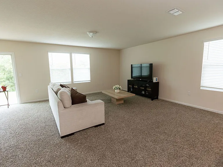 2170 Englewood Ct — Photo 5