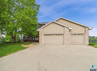 513 N Crestview Cir, Brandon, SD 57005