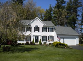 16 Baldwin Ct, Halfmoon, NY 12065