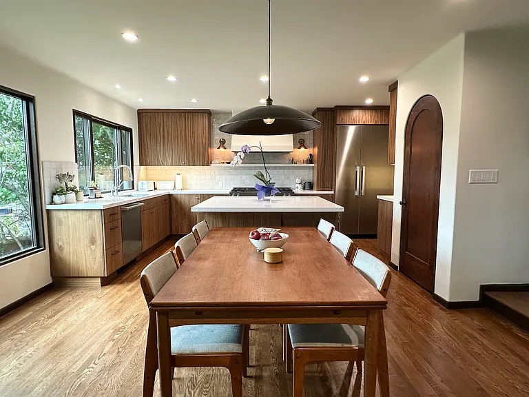 4067 Glenalbyn Dr — Photo 3