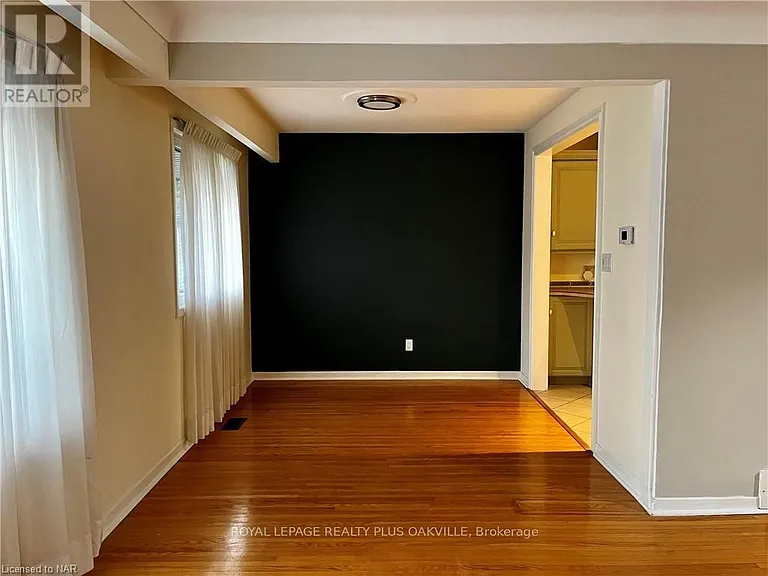 694 Niagara St #UPPER — Photo 5