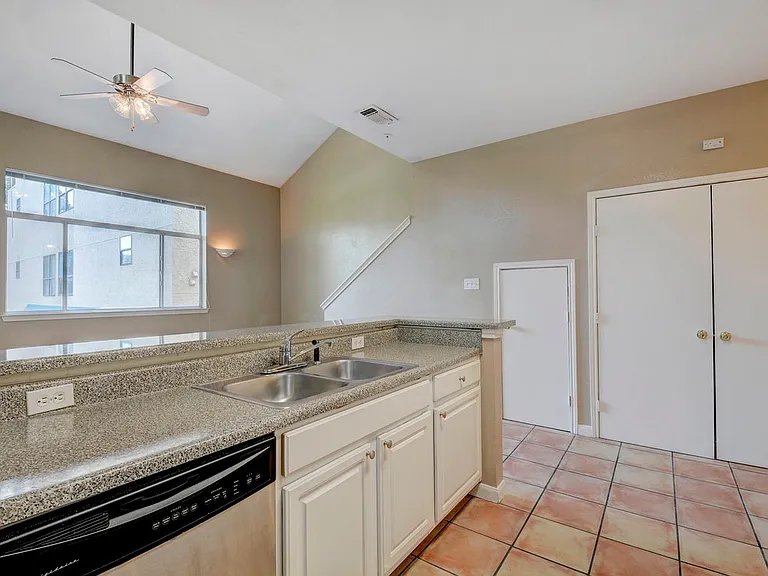 2405 Leon St #101-203 — Photo 25