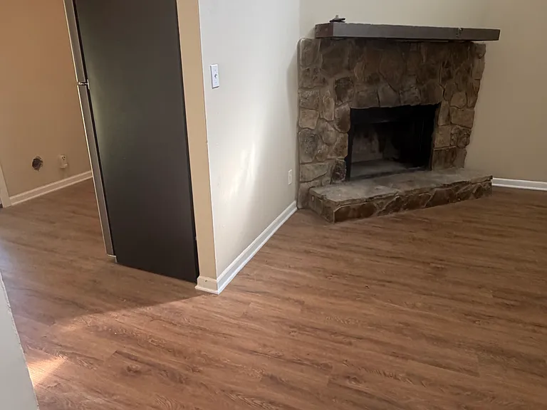 183 Vaughn Rd — Photo 2
