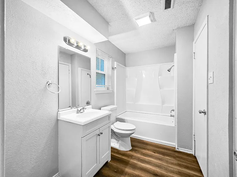 408 Cavender Ct — Photo 12