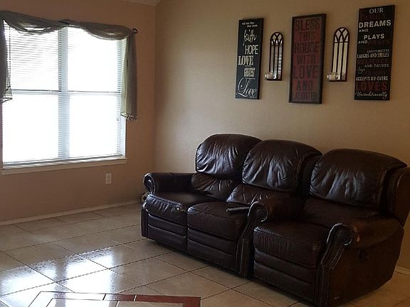3rd image of 1007 Willowbrook Cir