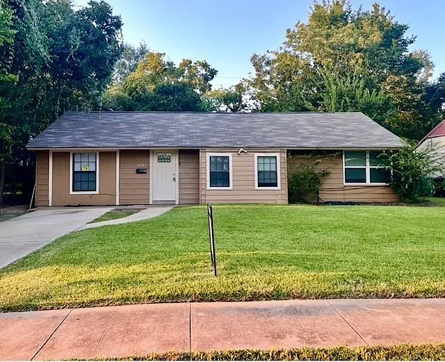 4 bed, 1.0 bath, 1208 sqft, $1,800 — Photo 1