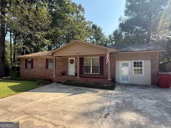 226 2nd St, Bowdon, GA 30108