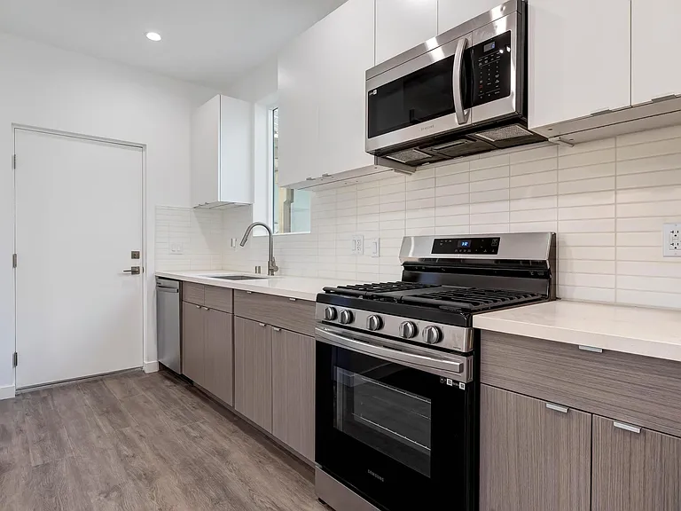 5572 Packard St — Photo 4