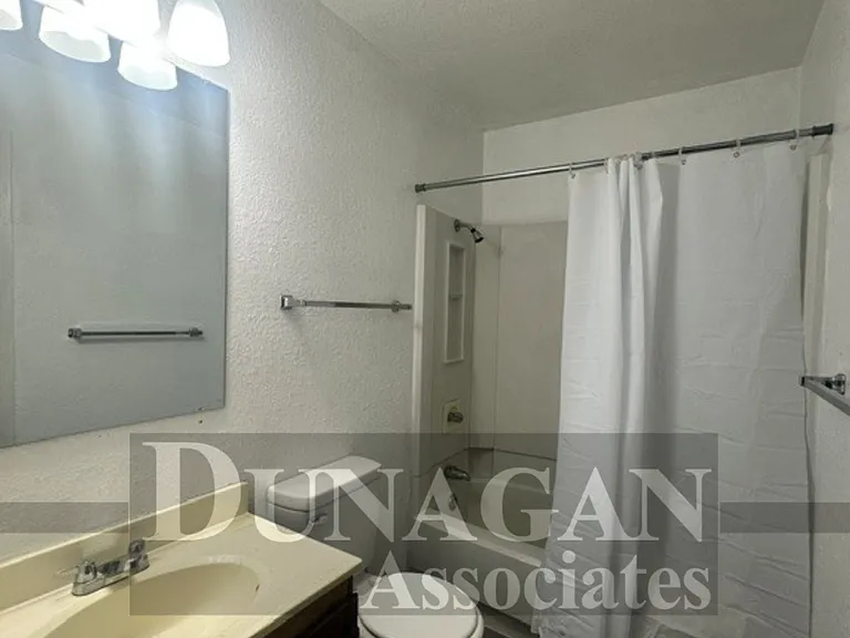 921 Franklin St — Photo 6