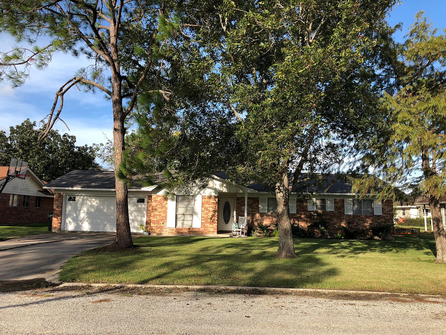 615 Jackson St, Edna, TX 77957 Zillow