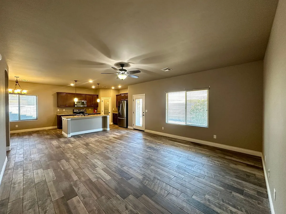 Building Photo - 3838 Meadowbrook Ln
