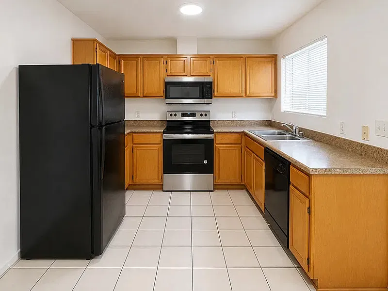 2 bed, 1.0 bath, $1,390 — Photo 3