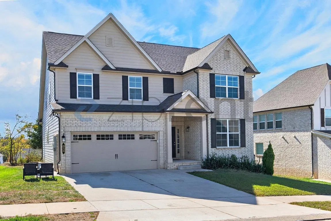 4 bed, 3.5 bath, 2400 sqft, $3,300 — Photo 1