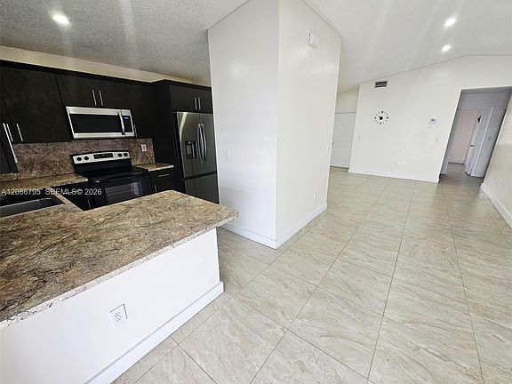 5th image of 9319 NW 121st St