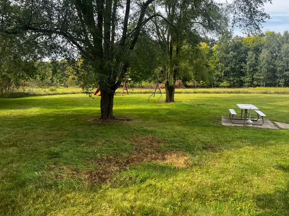 Saranac Gardens Apartments, 375 Summit St, Saranac, MI 48881