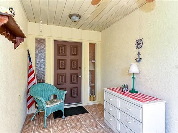 5th image of 28 Pebble Rock Dr