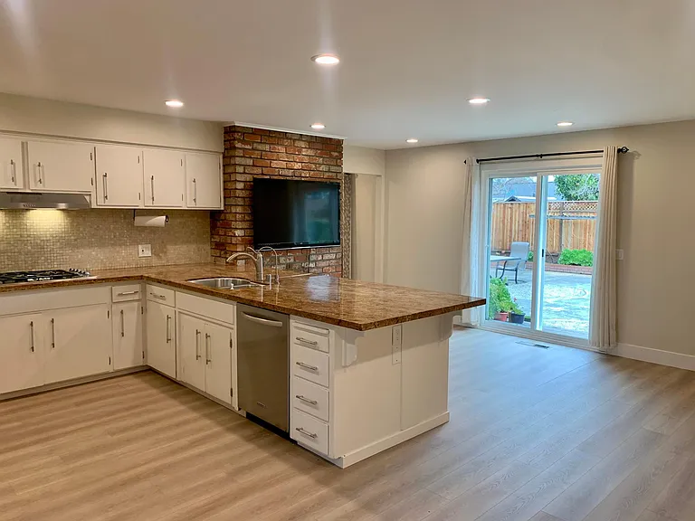 5540 Harwood Rd — Photo 7