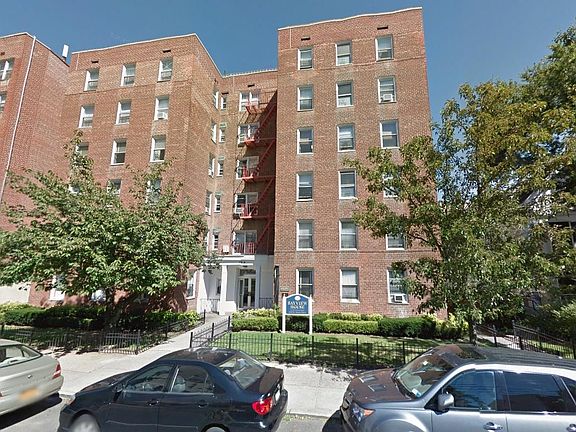 2nd image of 299 Saint Marks Pl APT 609