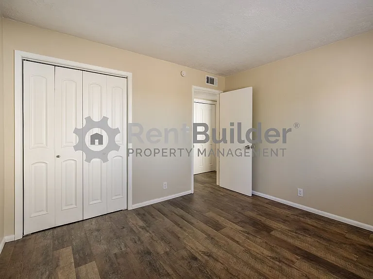 301 Geraldine Loop SE — Photo 10