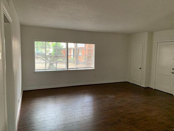 3rd image of 520 Lovett Blvd Unit 1E