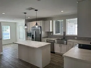 3 bed, 2.0 bath, 1356 sqft, $1,499 — Photo 2