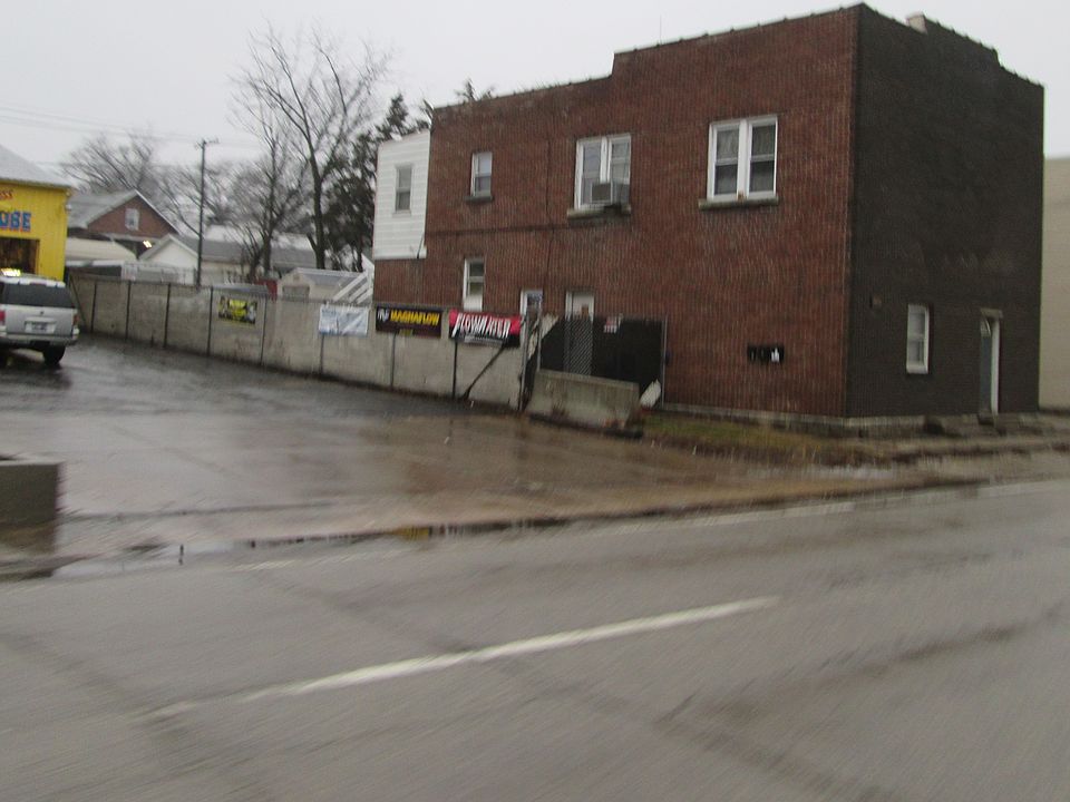 1st image of 1917 N Broadway St APT 2