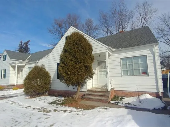 5149 Clement St, Maple Heights, OH 44137