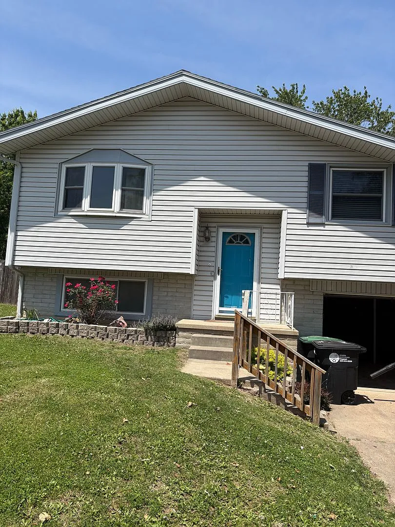 3 bed/2 bath $2095 — Photo 2
