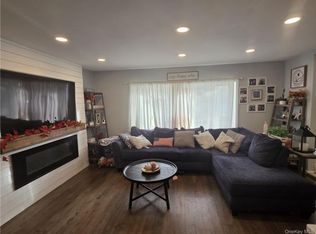 (Undisclosed Address), Massapequa Park, NY 11762