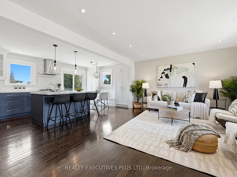 9 Hazelbury Dr — Photo 7