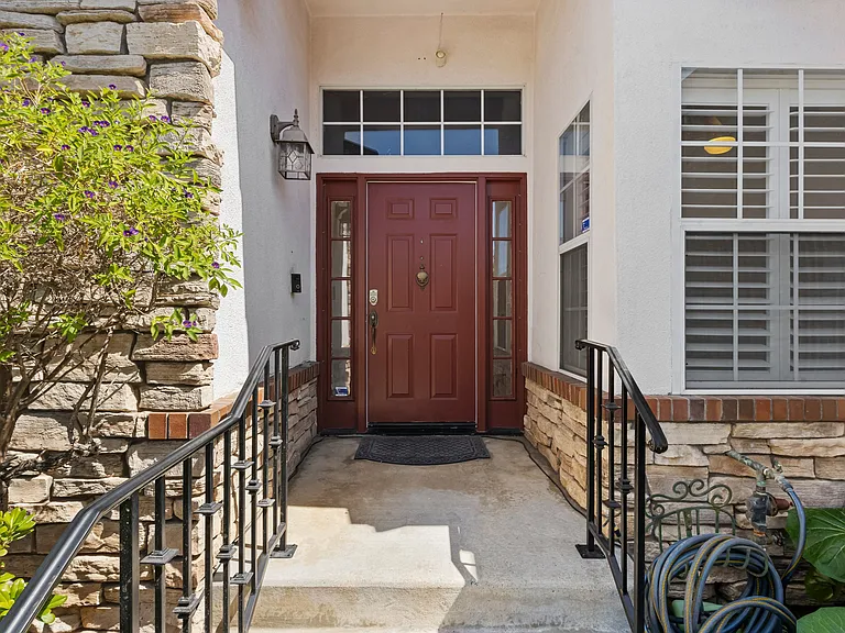 560 Diana Ave — Photo 8