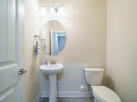 5th image of 226 Daymire Glen Ln